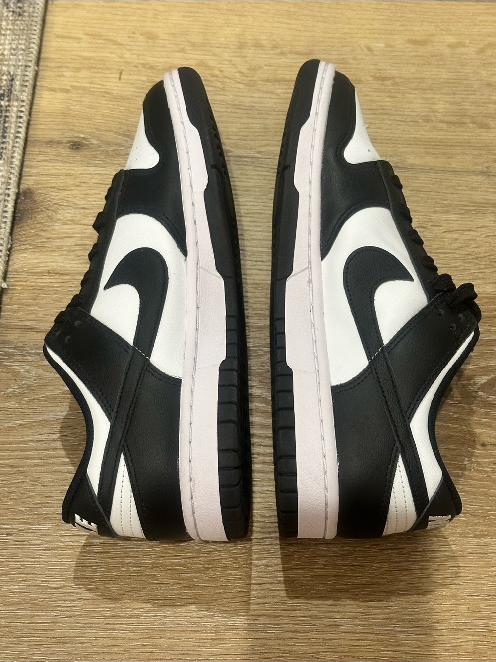Nike Low-Top Sneakers in Black and White - Picture 2 of 4